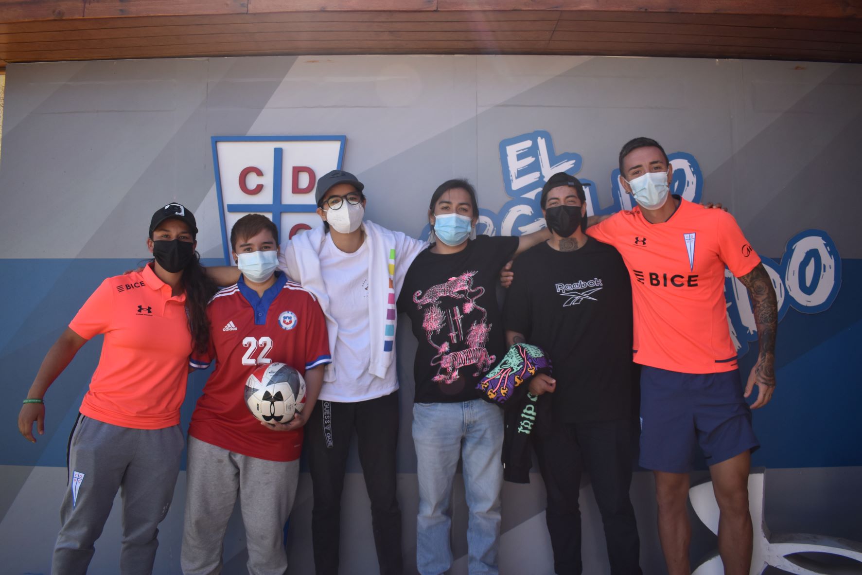 Agrandando la cancha: Universidad Católica y Disforia FC comparten en San Carlos