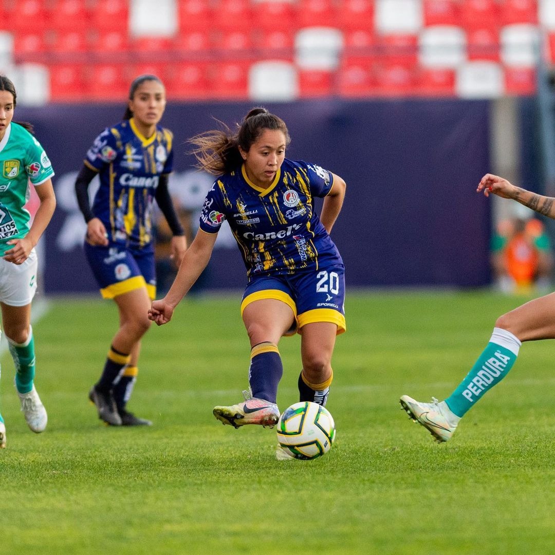 Melissa Espina aprueba en su debut en Liga MX