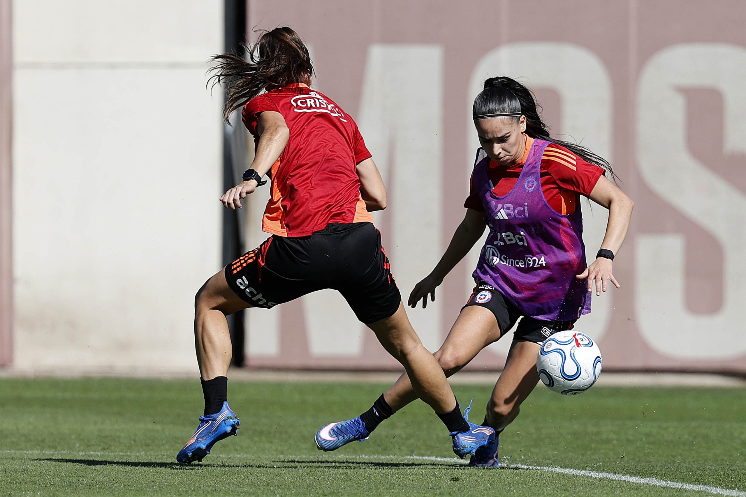 La Roja femenina se enfrenta a importante triple fecha clasificatoria.